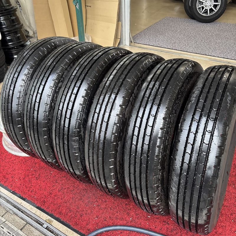 205/80R17.5 BRIDGESTONE R202 、年式：2025年、ほぼ新品　6本セット:58000円