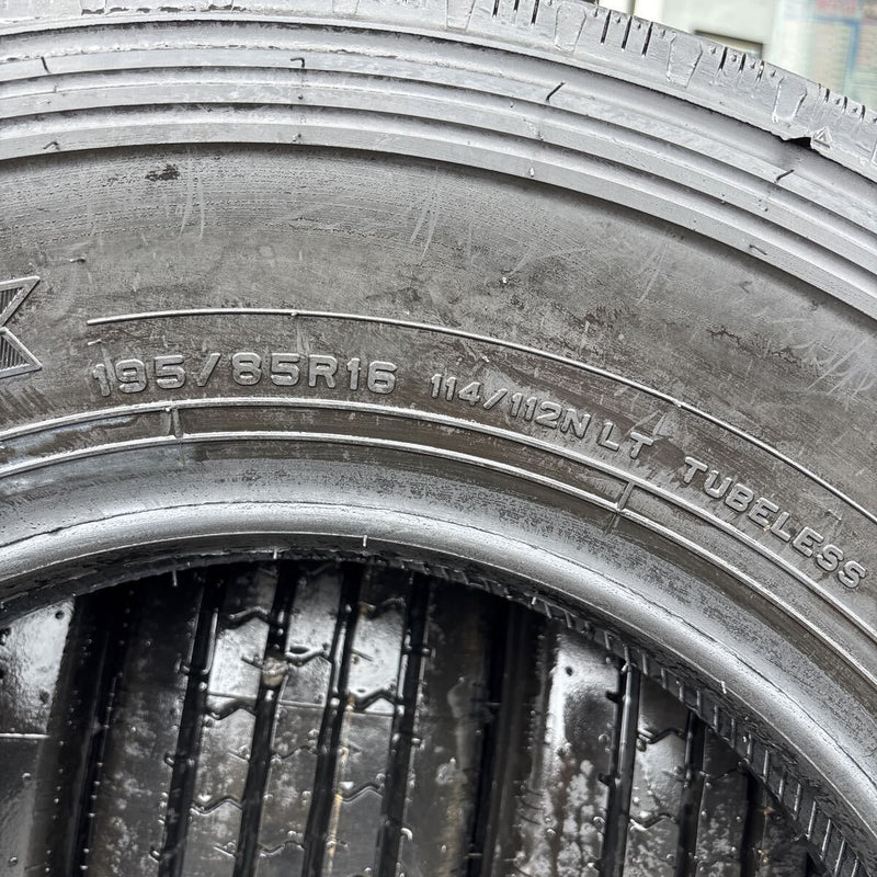 195/85R16 DUNLOP SPLT33 イボ付 ほぼ新品 6本セット:49000円