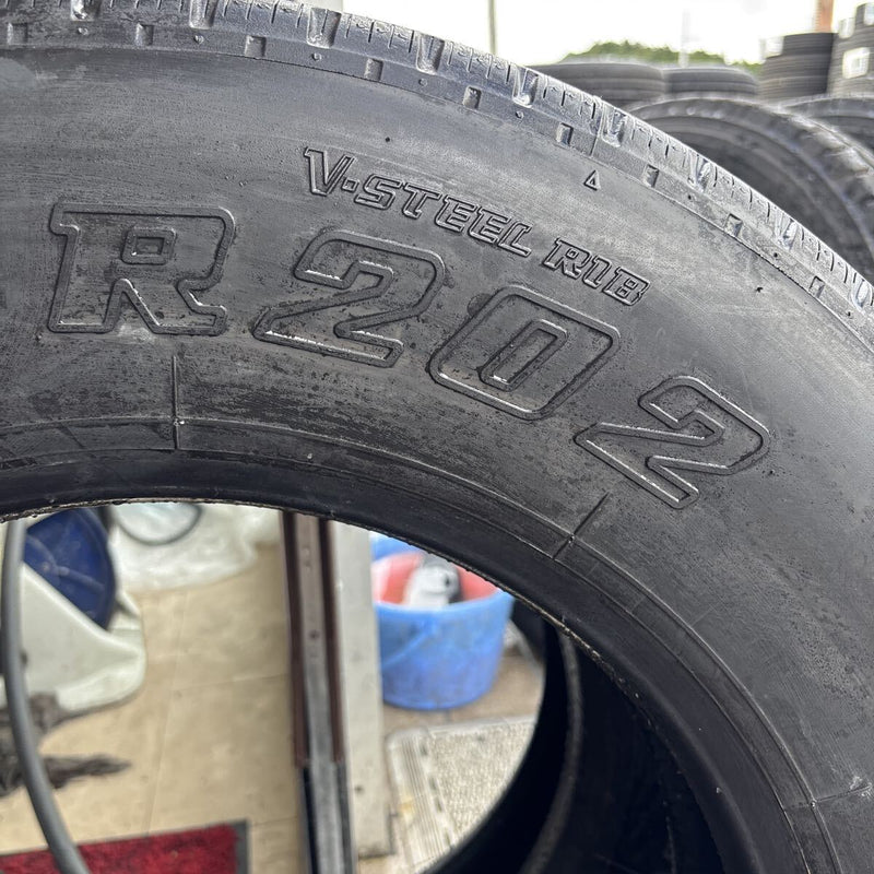 205/80R17.5 LT ブリヂストン R202 イボ付 2025年製 2本セット:18000円