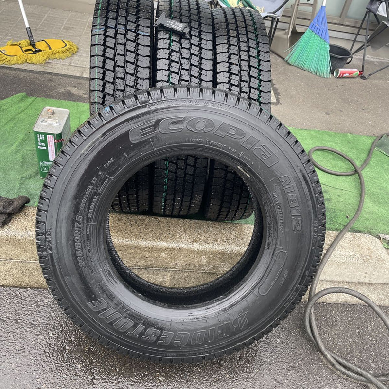 205/80R17.5 再生中古　　. 激安美品　　ほぼ新品　　　4本セット:36000円