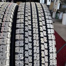 225/80R17.5 再生スタッドレスタイヤ　激安美品　ほぼ新品　　4本＋１本セット:55000円