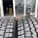 215/70R15 LT 107/105L DUNLOP SV01 激安美品　2023年製　中古冬タイヤ4本セット：48000円
